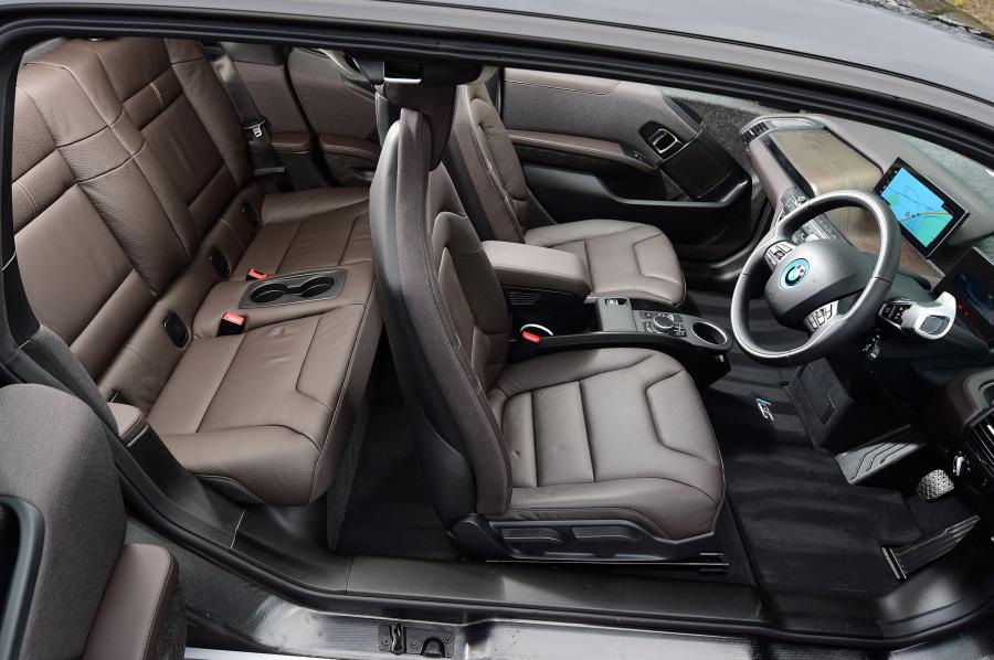 Интерьер BMW i3s (I01) 2018 года  (UK) (фото 8 из 8)